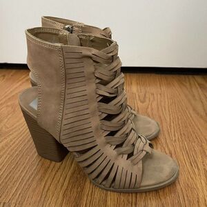 DOLCE VITA tan brown boho peep toe chunk heel size US 6